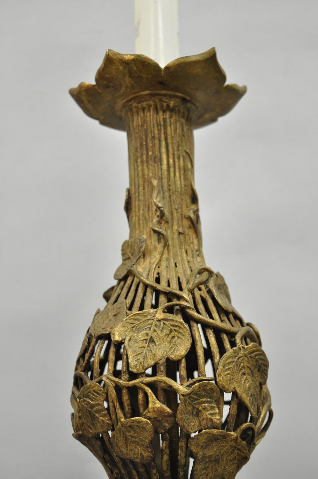 Vintage Italian Hollywood Regency Gold Gilt Metal Lotus & Vine Leaf Table Lamp