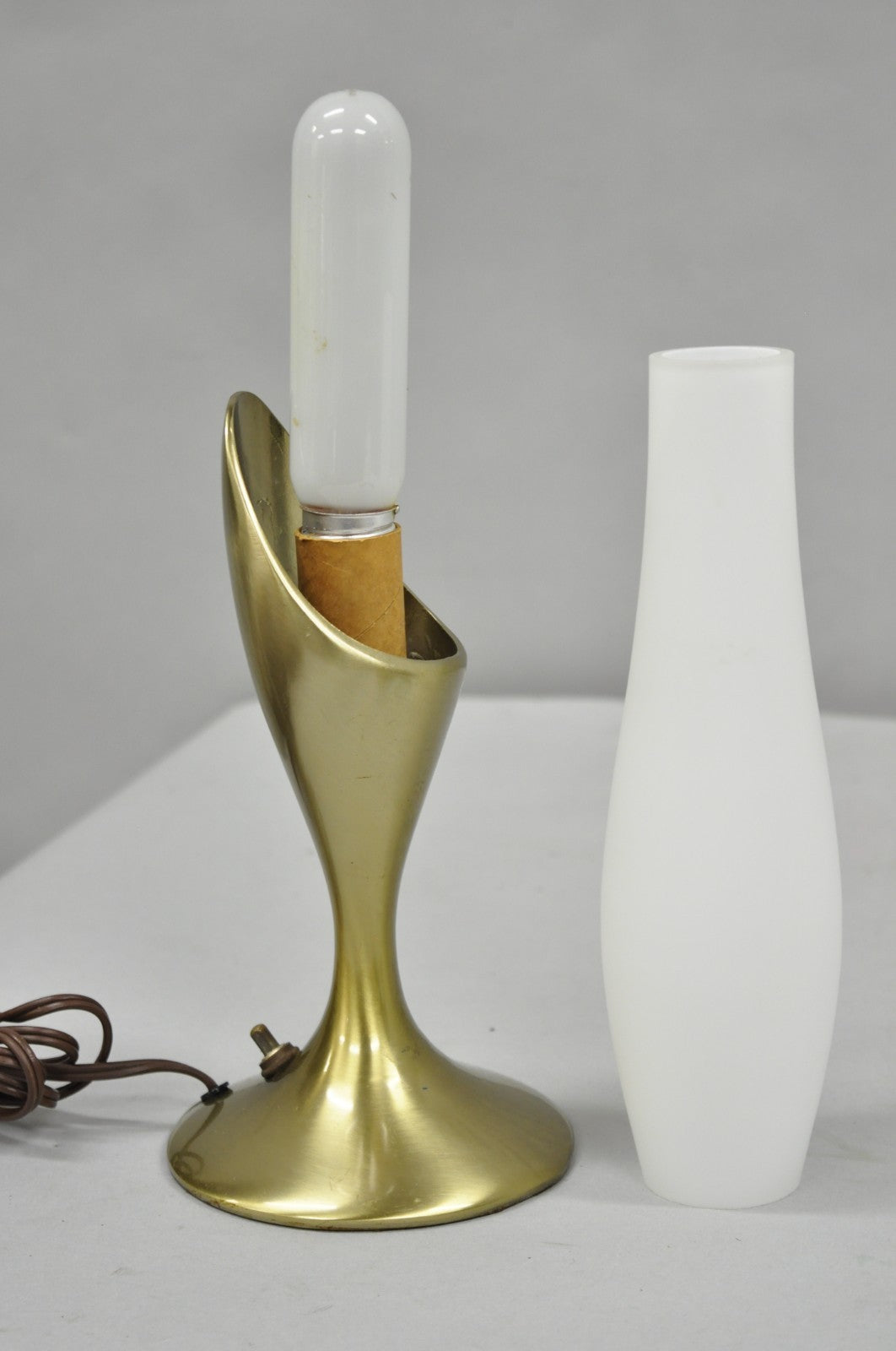 Vintage Mid Century Modern Brass "Tulip" Table Lamp by Laurel Lamp Co.