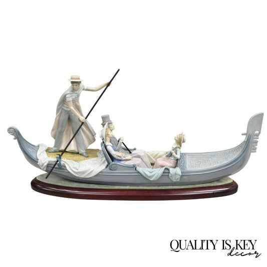 Lladro Daisa 1978 In the Gondola Couple Sculpture No. 2413 Large Porcelain