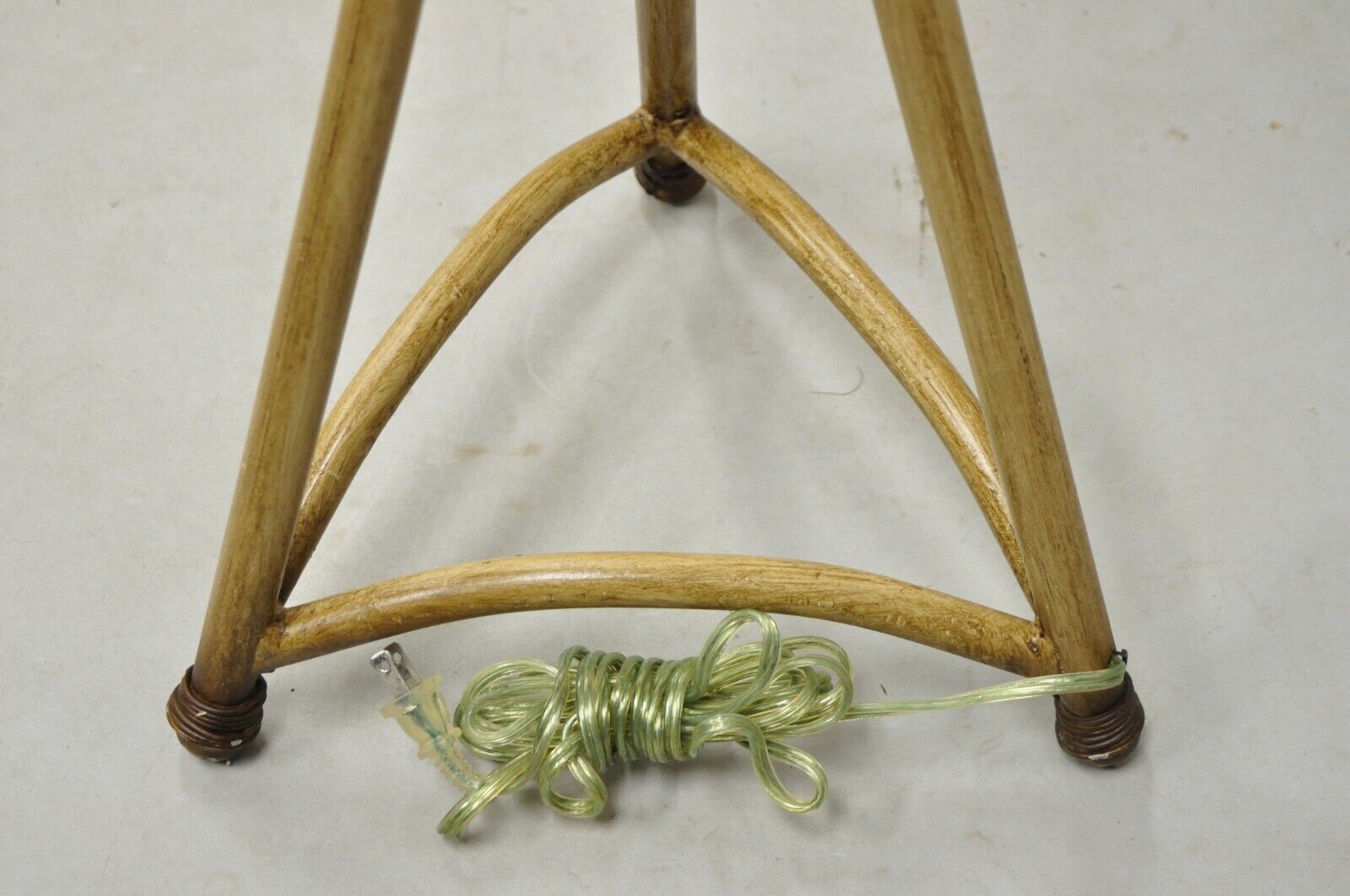 Vintage Hollywood Regency Metal Bamboo Palm Leaf Tropical Floor Lamp