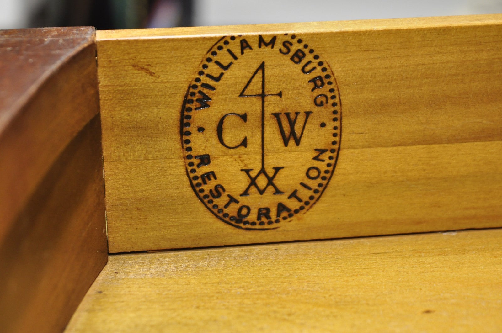 Antique Kittinger Colonial Williamsburg CW-27 Mahogany Drop Leaf Pembroke Table