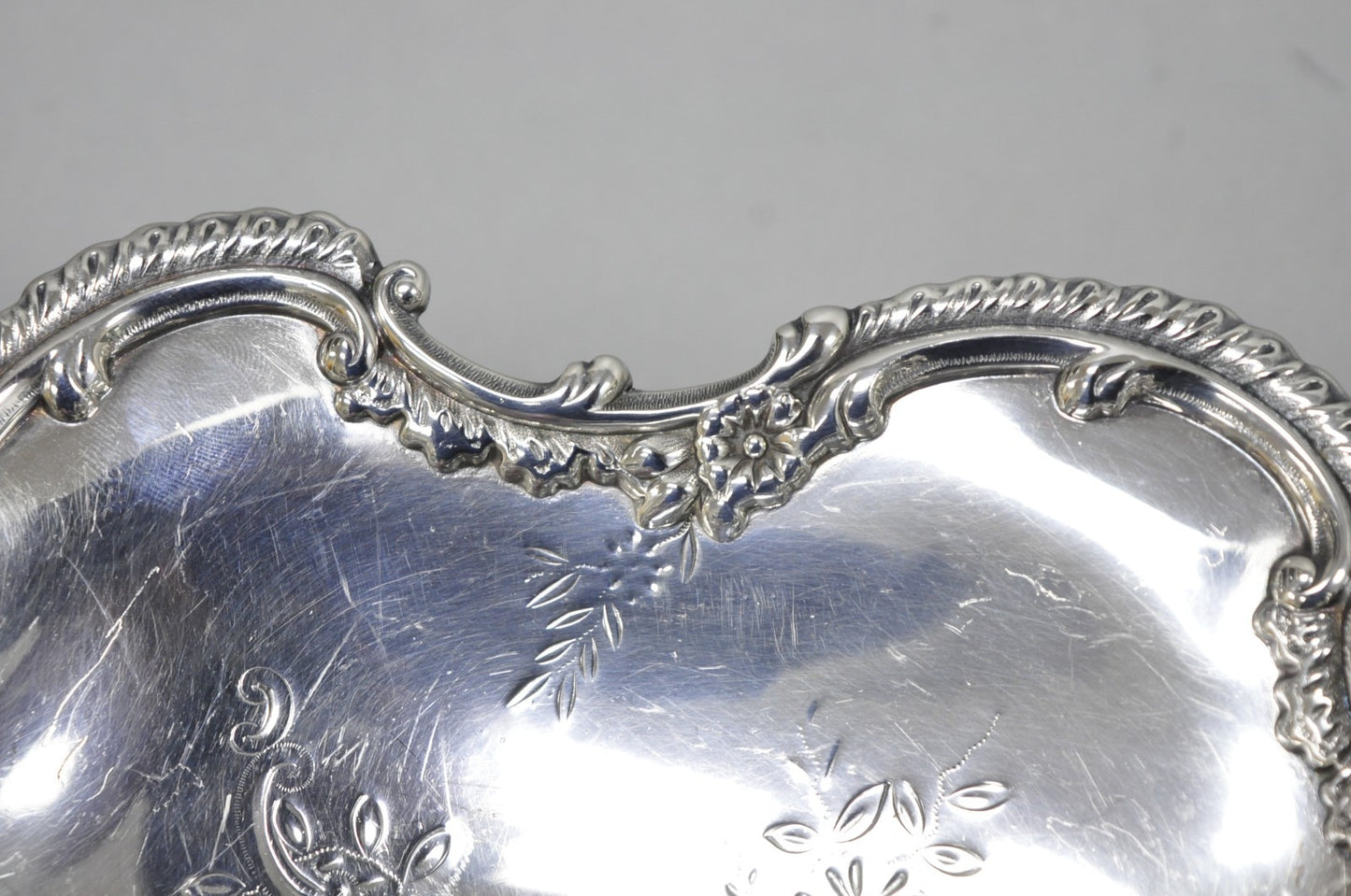 Antique Meriden Silver Plated Floral Repousse Pedestal Brides Wedding Basket