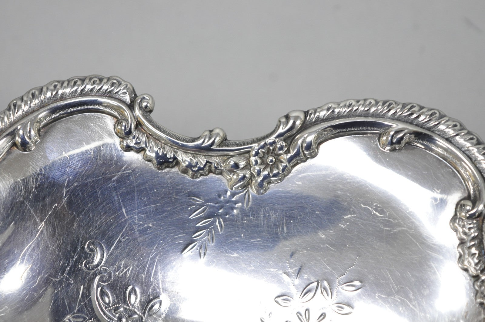 Antique Meriden Silver Plated Floral Repousse Pedestal Brides Wedding Basket
