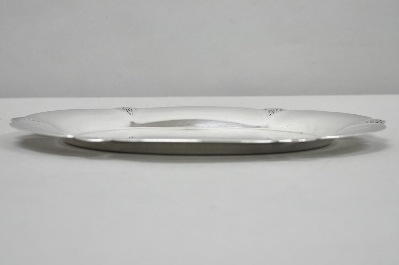 Vintage Art Deco WM Rogers 411 Silver Plated Small Oval Scalloped 11" Dish Tray