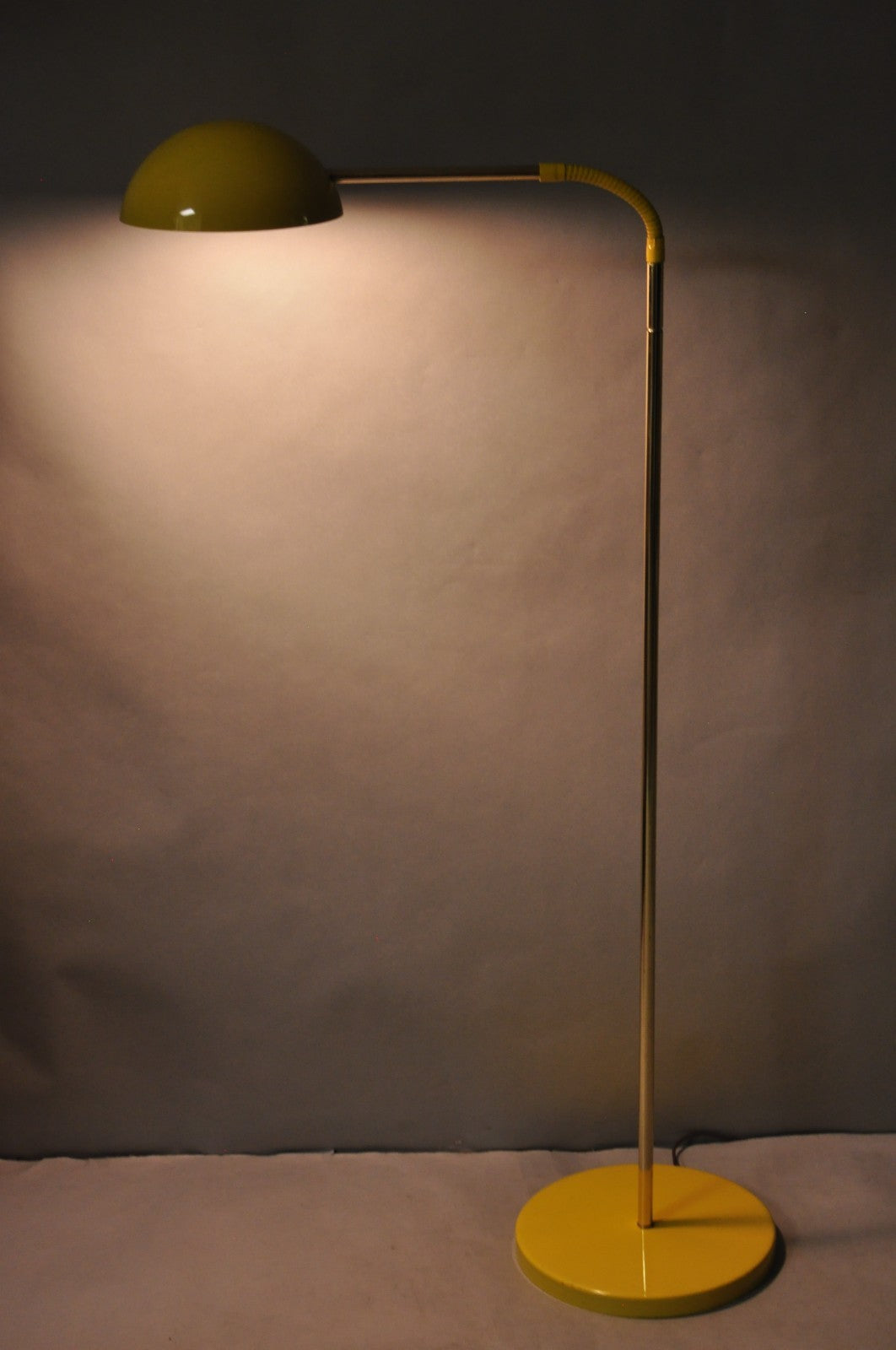 Vintage Mid Century Modern Kurt Versen Style Yellow Gooseneck Saucer Floor Lamp