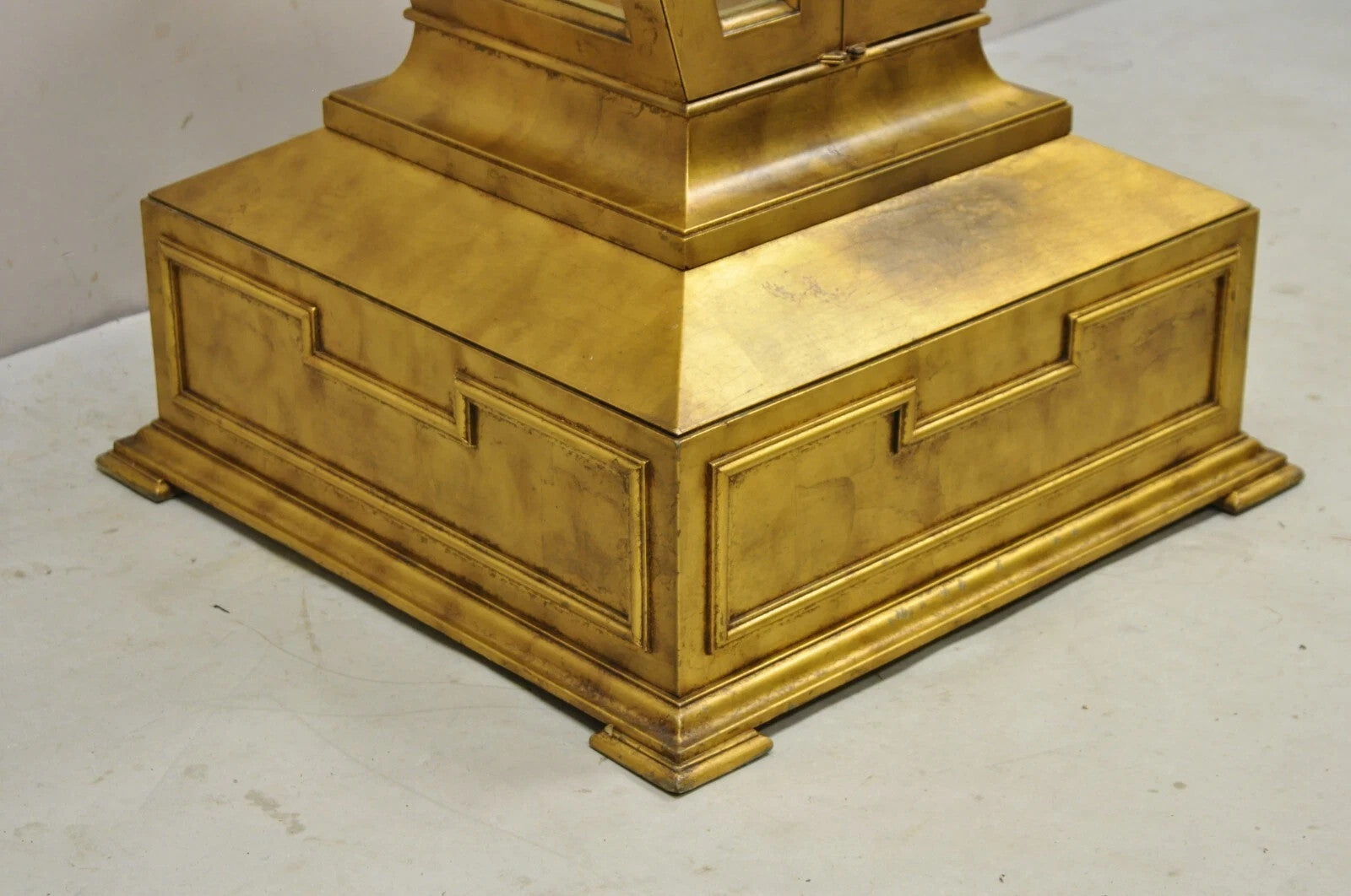 Vintage Hollywood Regency Gold Gilt Diamond Shaped Etagere Curio Display Cabinet