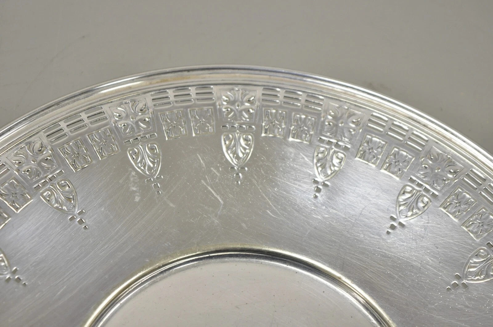 Antique Wallingford Silver Plated Victorian 10" Round Decorated Dish Platter