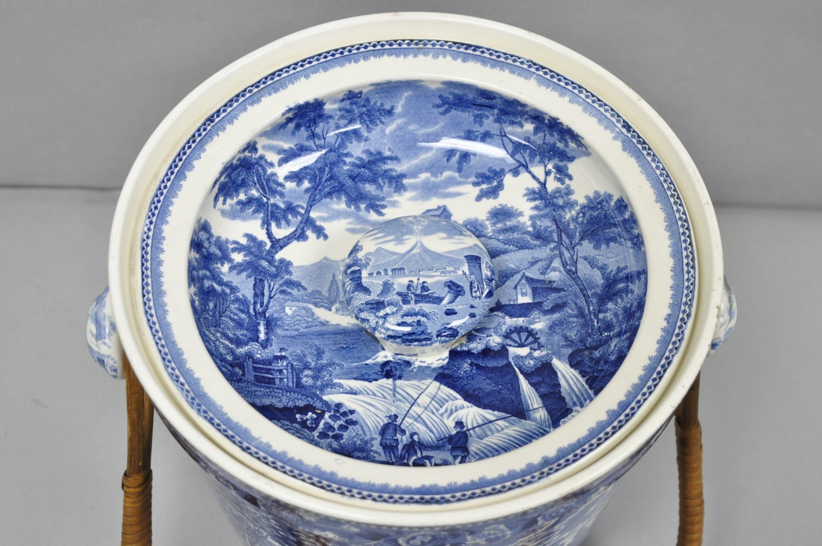 Wedgwood Landscape Etruria Pattern Blue White Porcelain Covered Slop Pot Commode