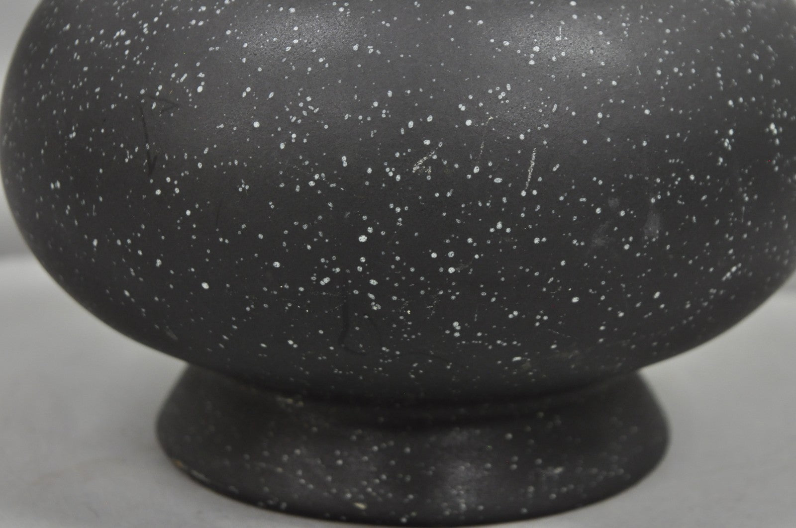 Vintage Mid Century Modern Black Bulbous Ceramic Pottery Table Lamp w/ Spring