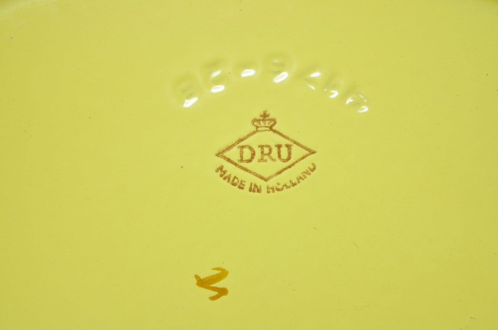 Vintage Dru Holland Yellow Tulip Enameled Cast Iron Dutch Oven Oval Pot