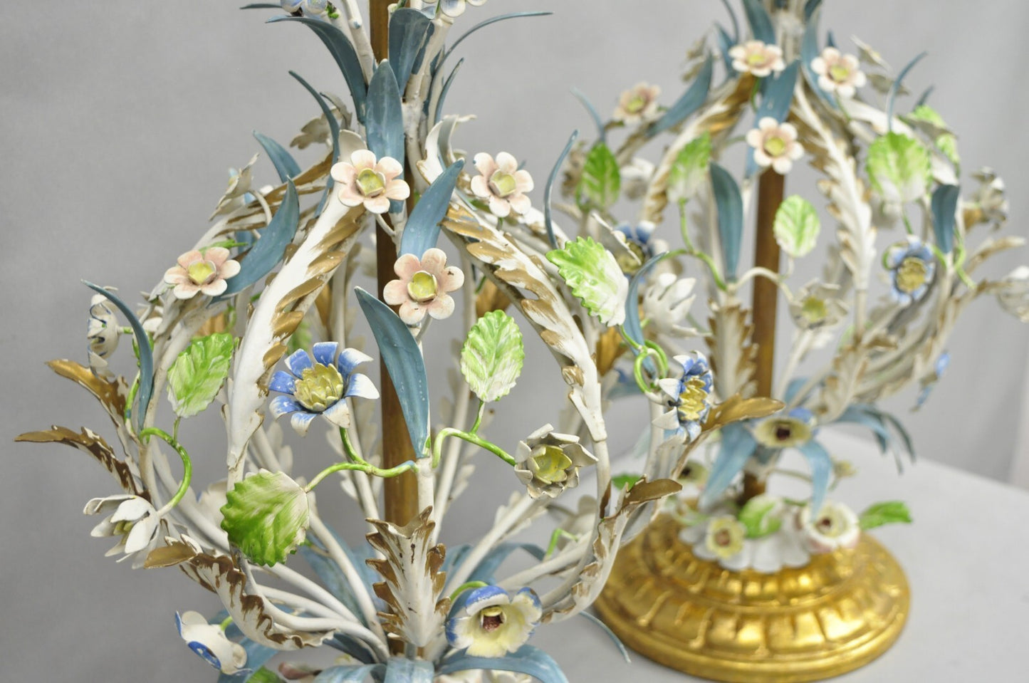 Vintage Italian Hollywood Regency Iron Tole Metal Painted Flower Table Lamp Pair