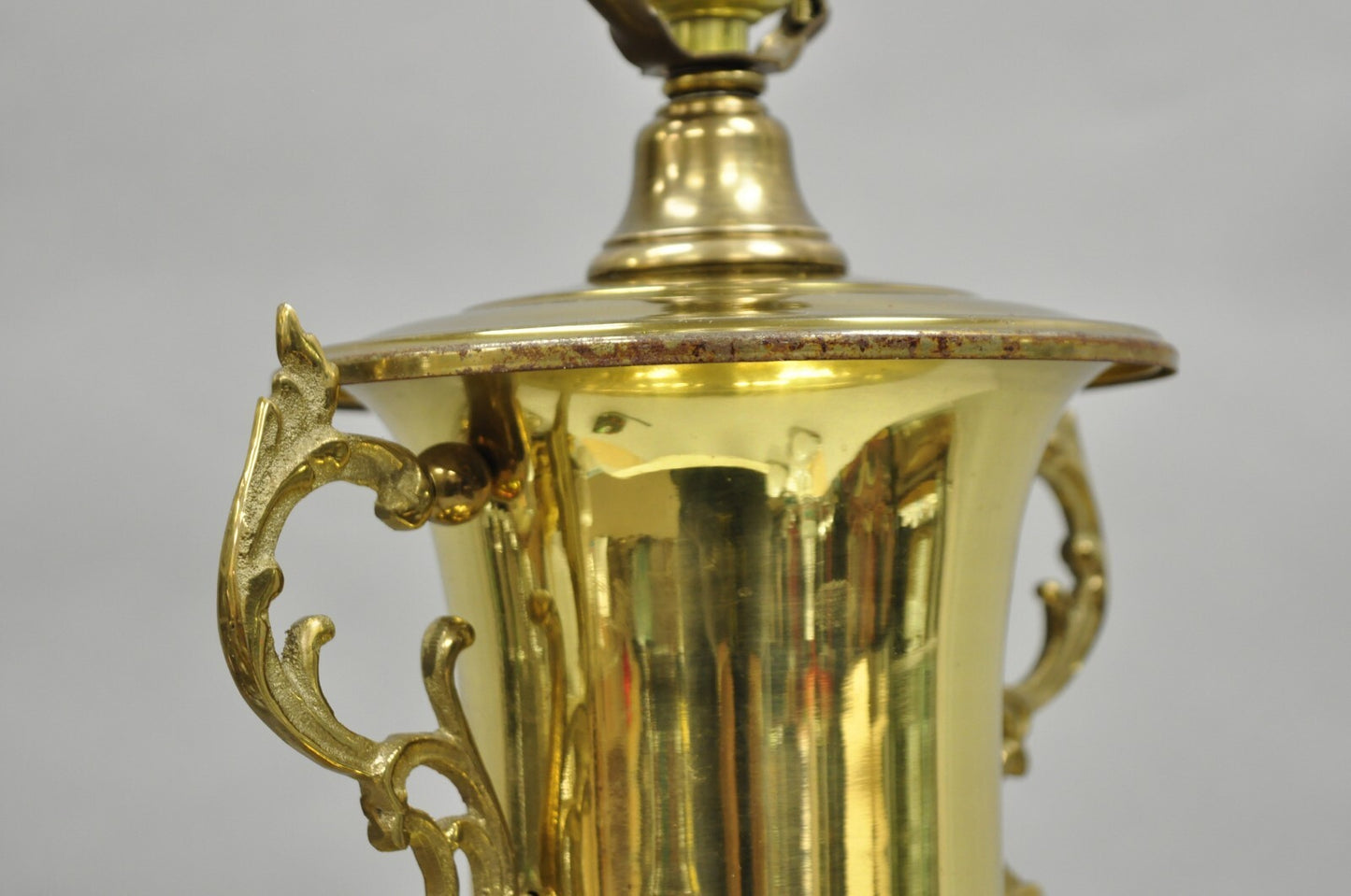 Vintage Chinoiserie Hammered Brass Pagoda Jardiniere Vase Table Lamp