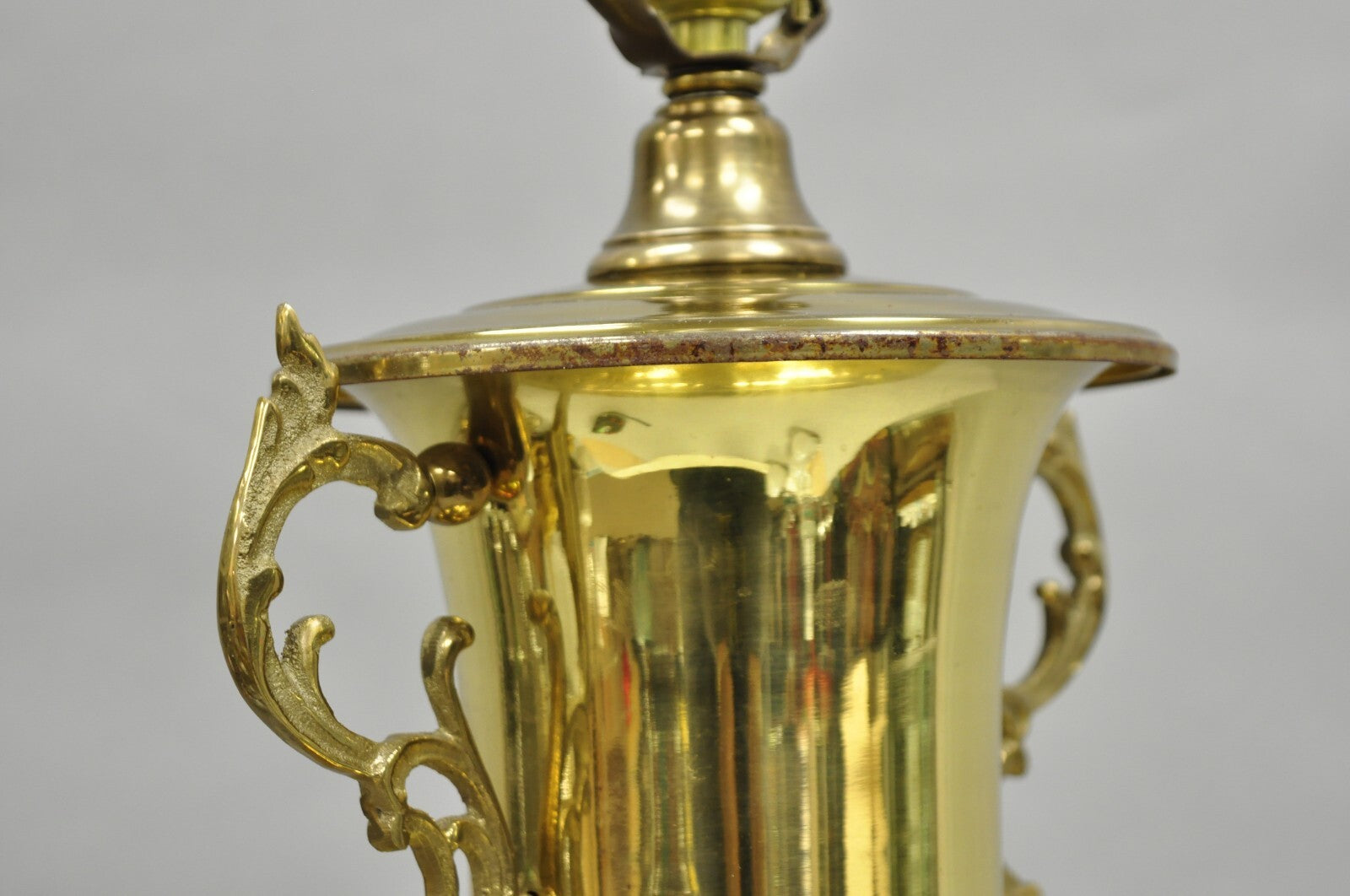 Vintage Chinoiserie Hammered Brass Pagoda Jardiniere Vase Table Lamp
