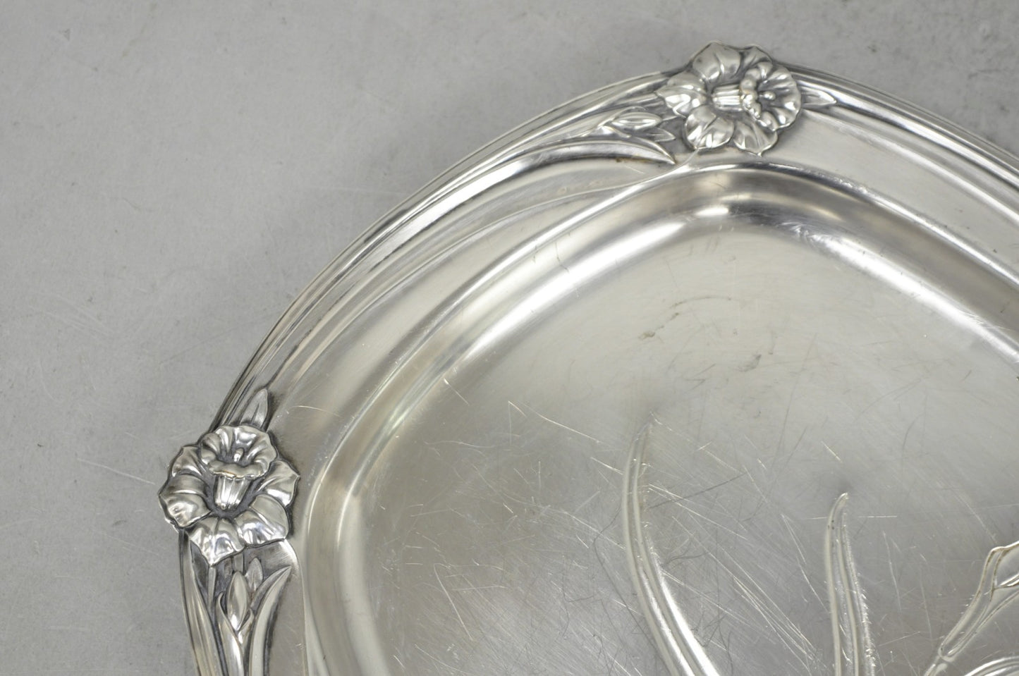 Vintage 1847 Rogers Bros Daffodil 9910 Silver Plated Meat Serving Platter Tray