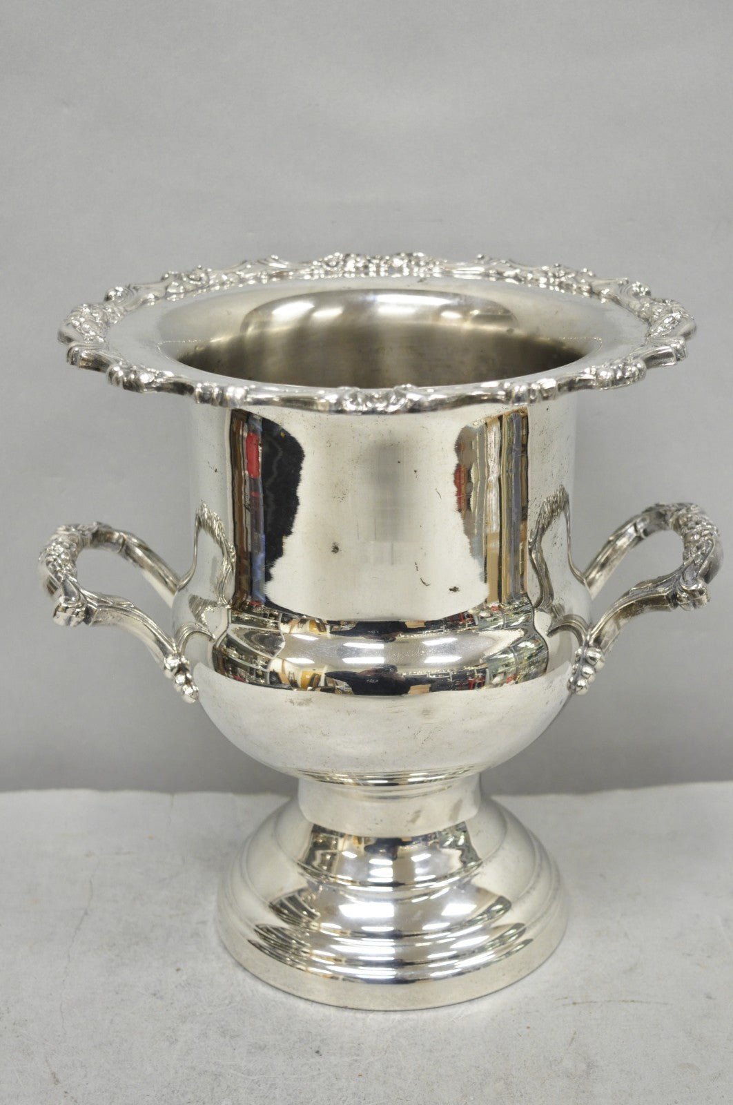 Vintage Oneida Silver Plated Trophy Cup Urn Champagne Chiller Bar Ice Bucket