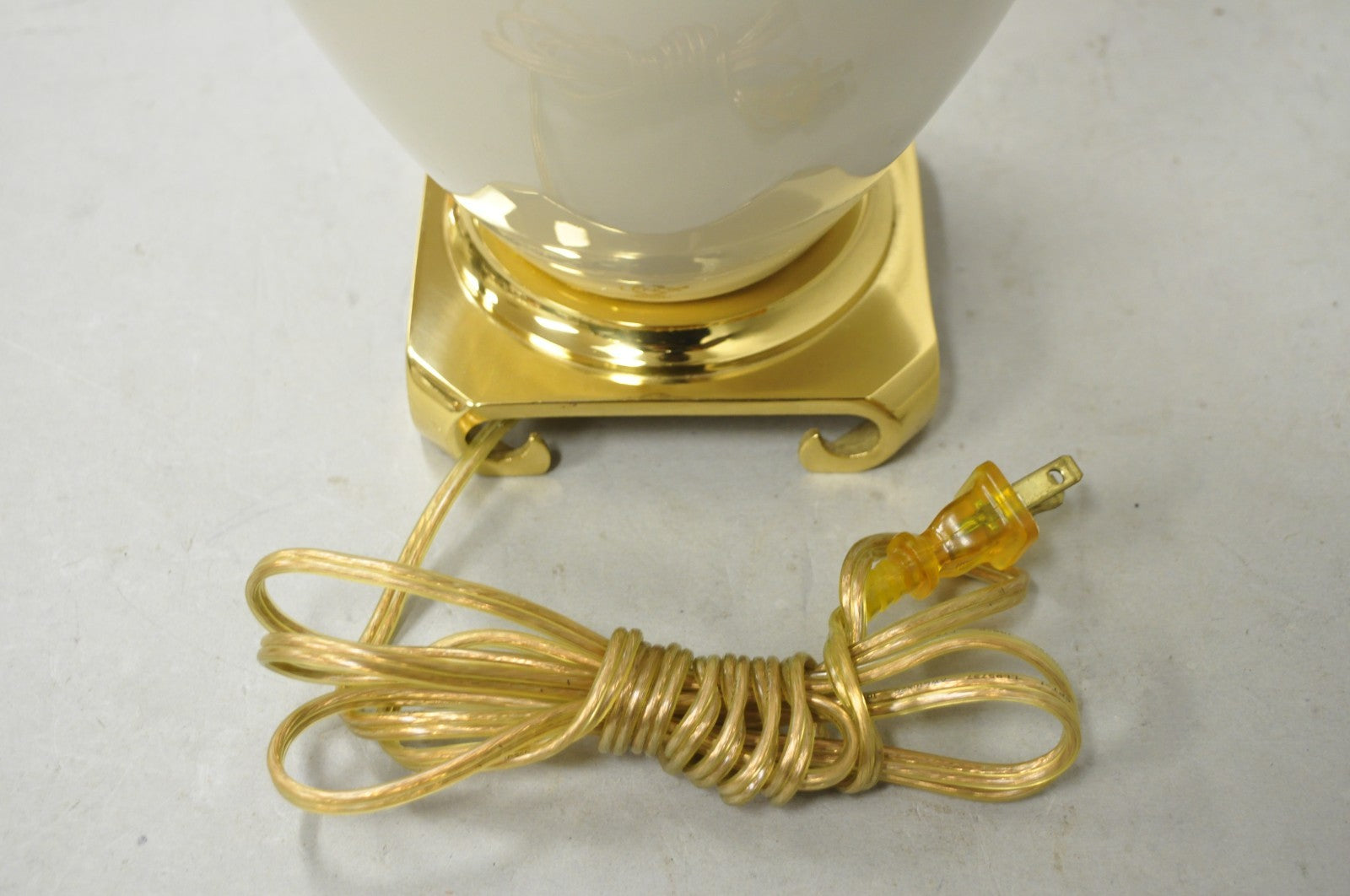 Lenox USA Vintage Porcelain and Brass Cream Jardinierie Decorated Table Lamp