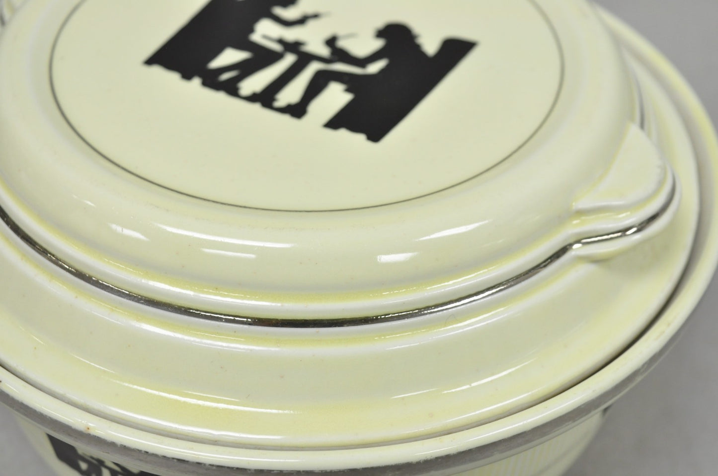 Vintage Hall's China Tavern Silhouette Medallion Traditional Casserole Dish Bowl