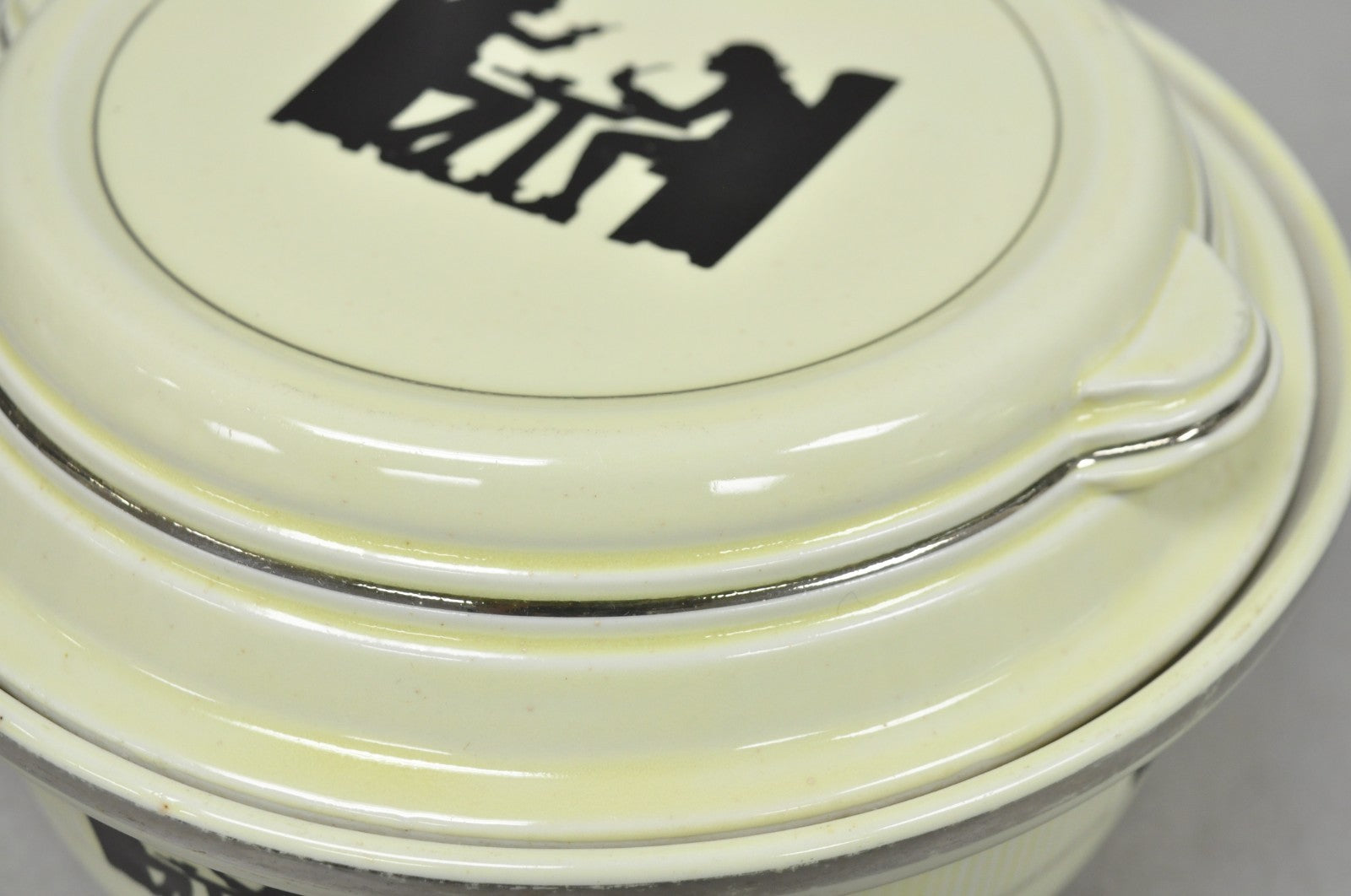 Vintage Hall's China Tavern Silhouette Medallion Traditional Casserole Dish Bowl