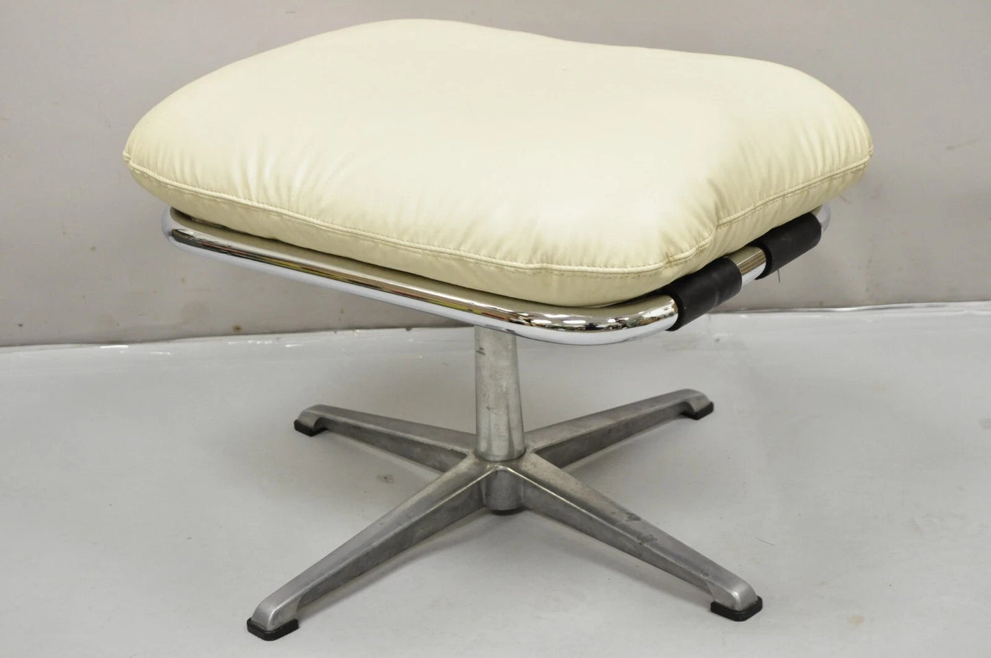 Vintage Directional Mid Century Modern Tubular Aluminum Base Swivel Ottoman