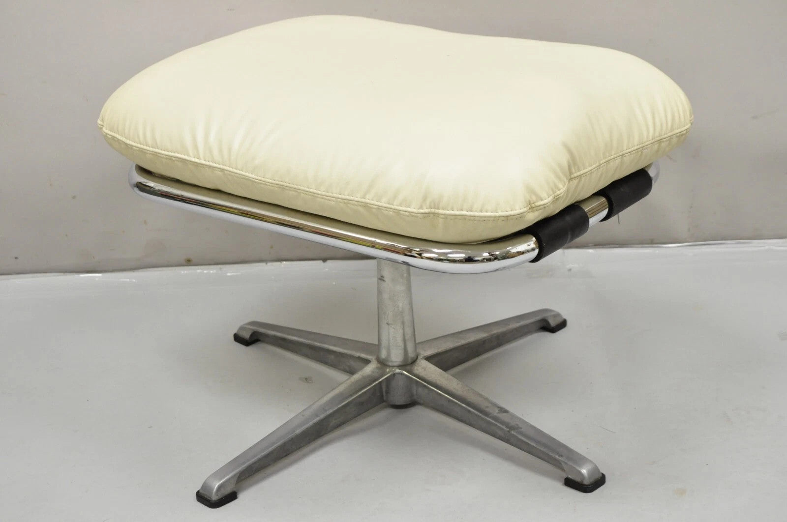 Vintage Directional Mid Century Modern Tubular Aluminum Base Swivel Ottoman