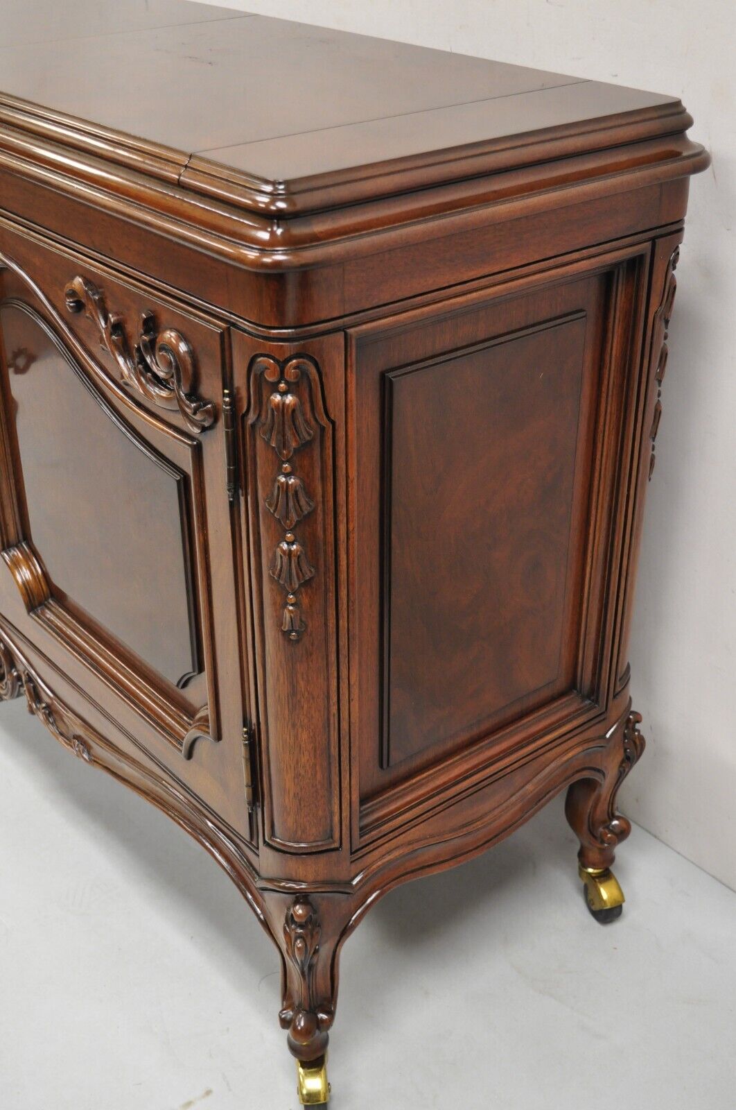 Karges French Louis XV Style Carved Mahogany Wood Dry Bar Rolling Buffet Cabinet