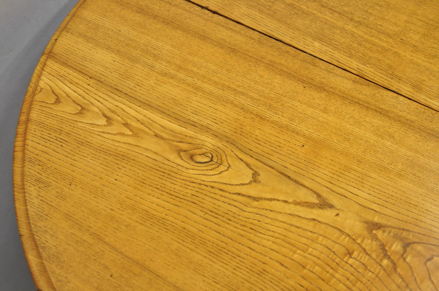 Antique English Victorian Oak & Elm Wood Round Extension Dining Table w 3 Leaves