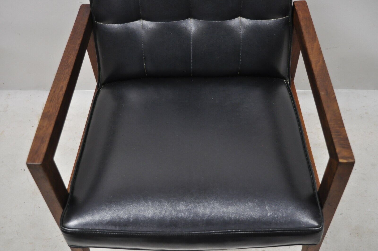 Vintage Mid Century Modern Jens Risom Style Walnut Black Vinyl Lounge Arm Chair