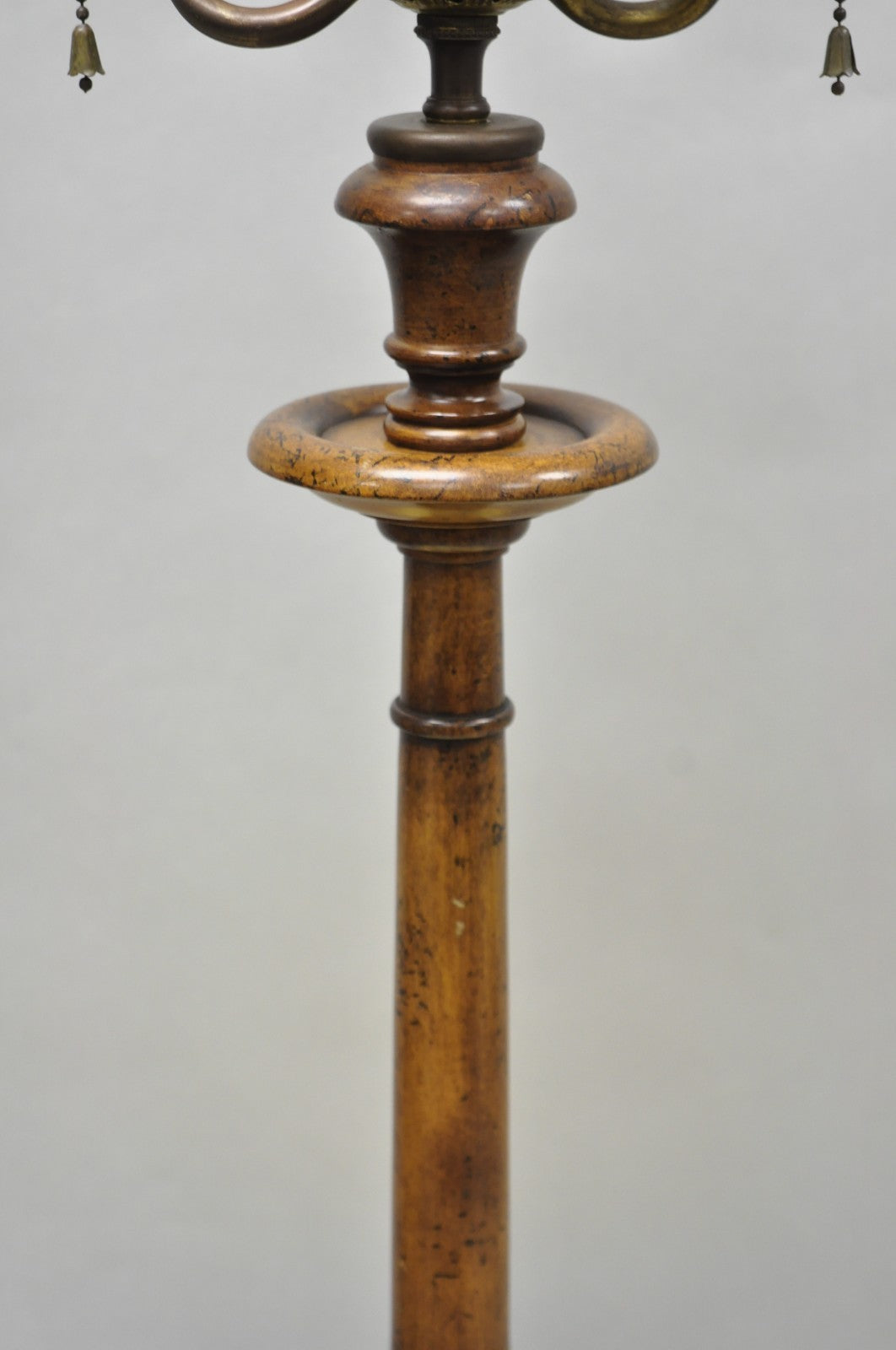 Vintage Chinoiserie English Regency Style Carved Wood Side Table Floor Lamp