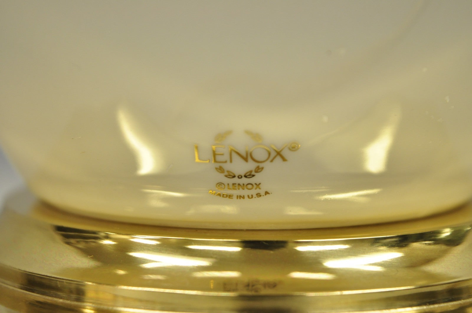 Lenox USA Vintage Porcelain and Brass Cream Jardinierie Decorated Table Lamp
