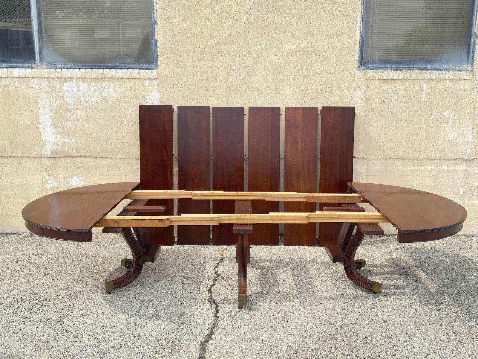 Antique English Regency Round Mahogany Extension Dining Banquet Table w 6 Leaves