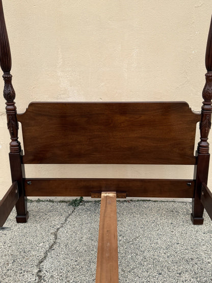Henredon Georgian Chippendale Mahogany Queen Size Tall Carved Finial Poster Bed