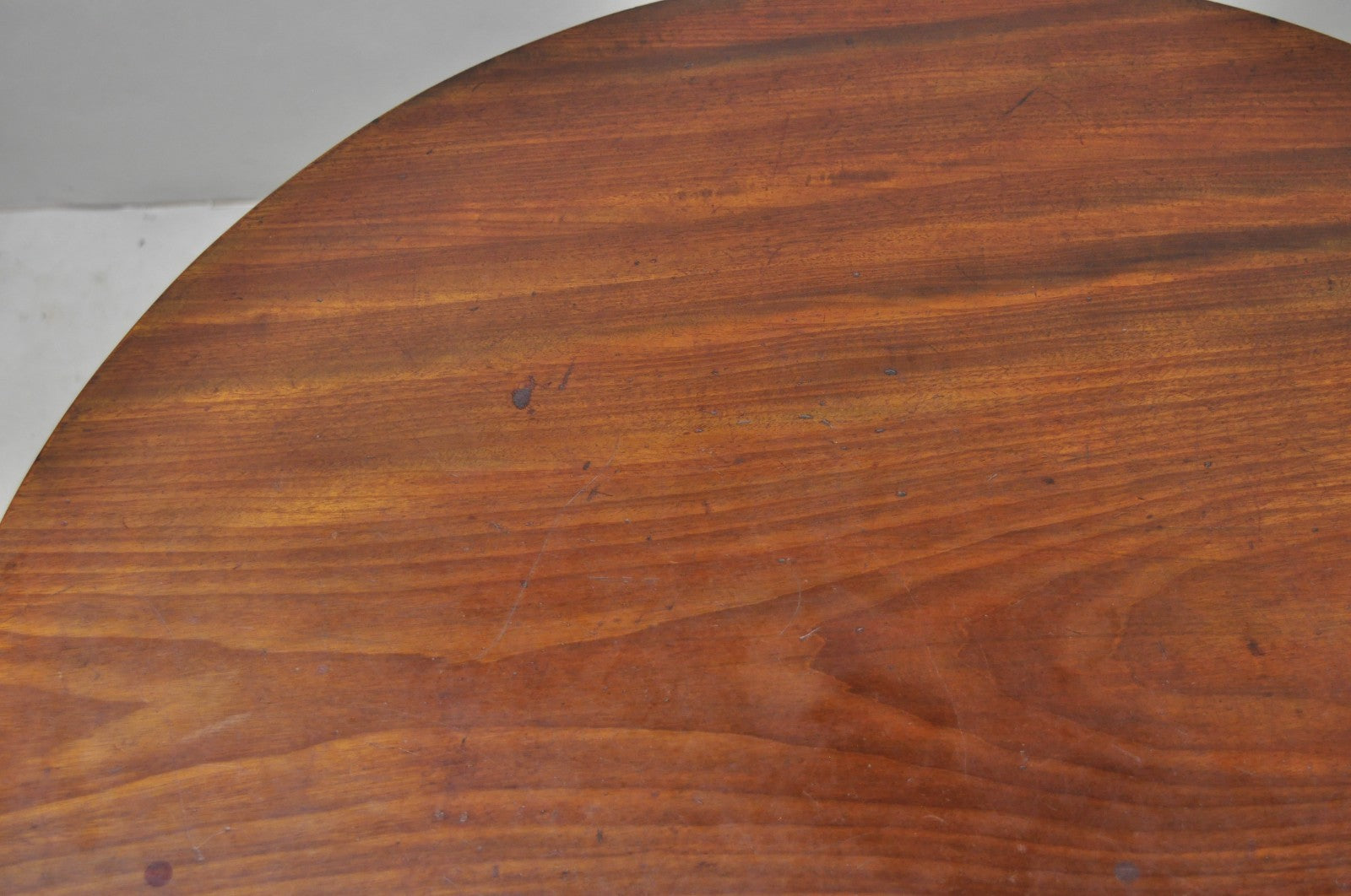 Antique English George III Queen Anne Style Mahogany Tilt Top Round Tea Table