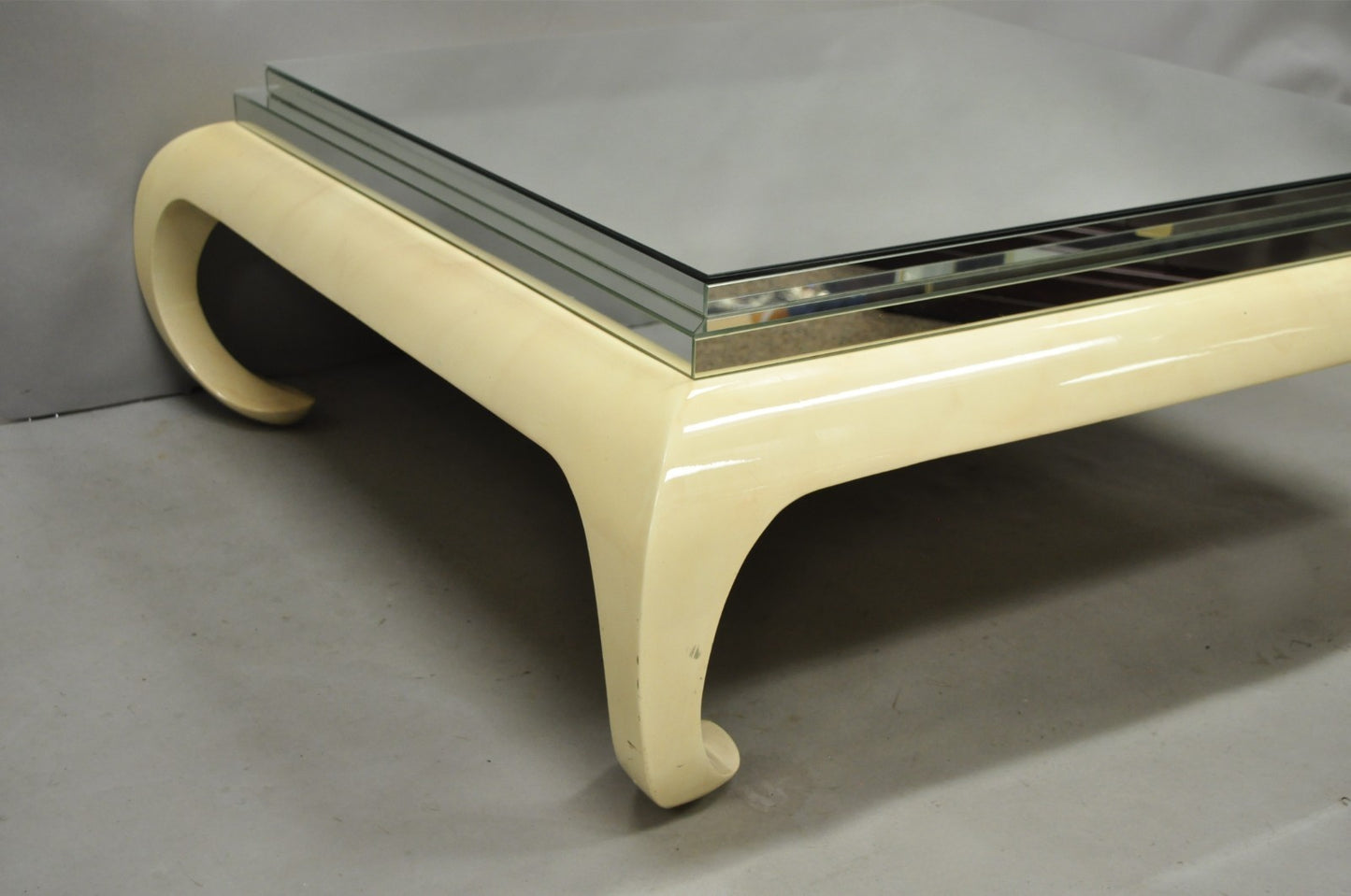 Vintage Chinoiserie Bone Lacquered Oriental Ming Style Mirrored Coffee Table