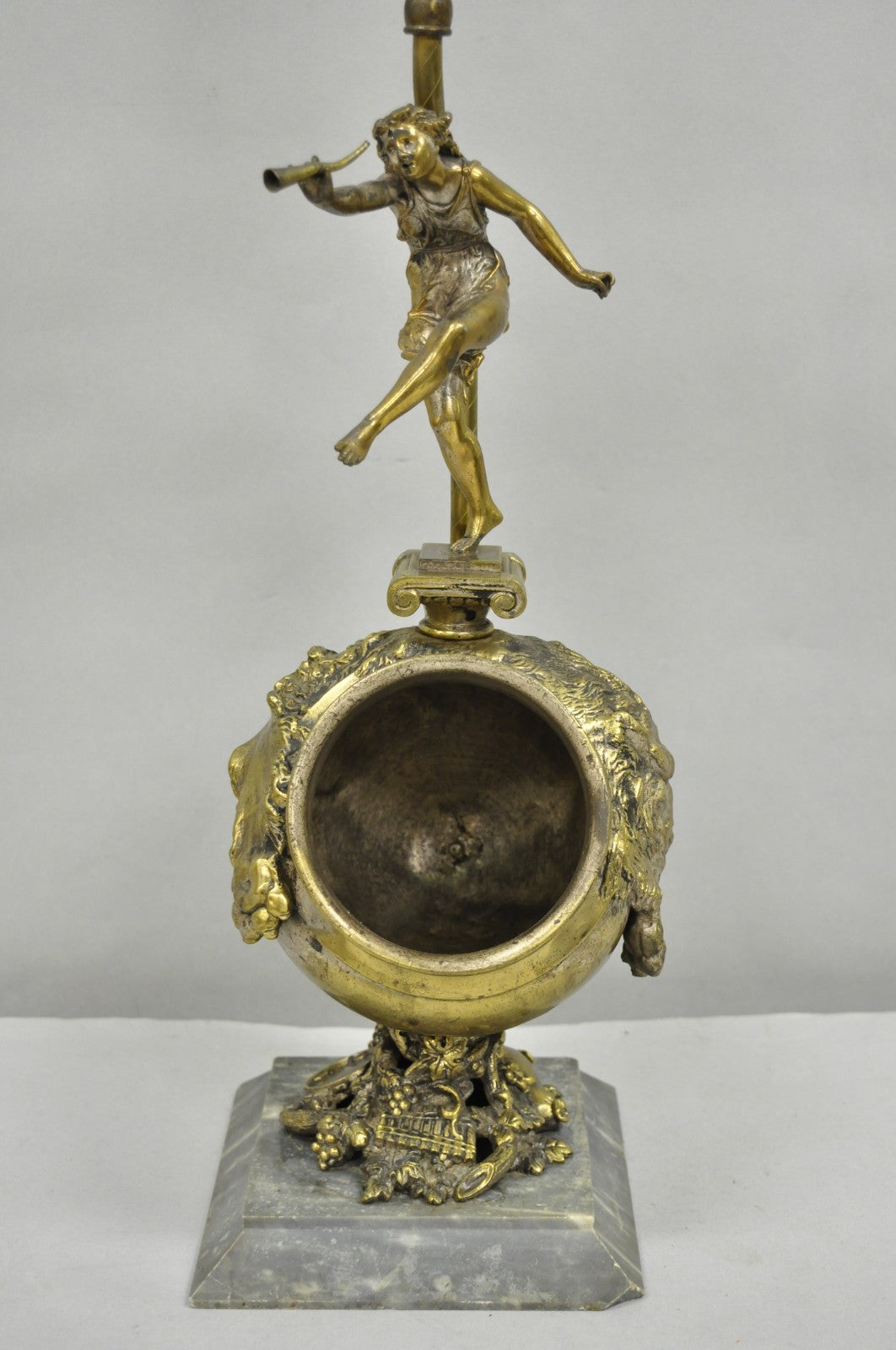 Antique French Renaissance Bronze Figural Game Hunting Lion Desk Table Lamp
