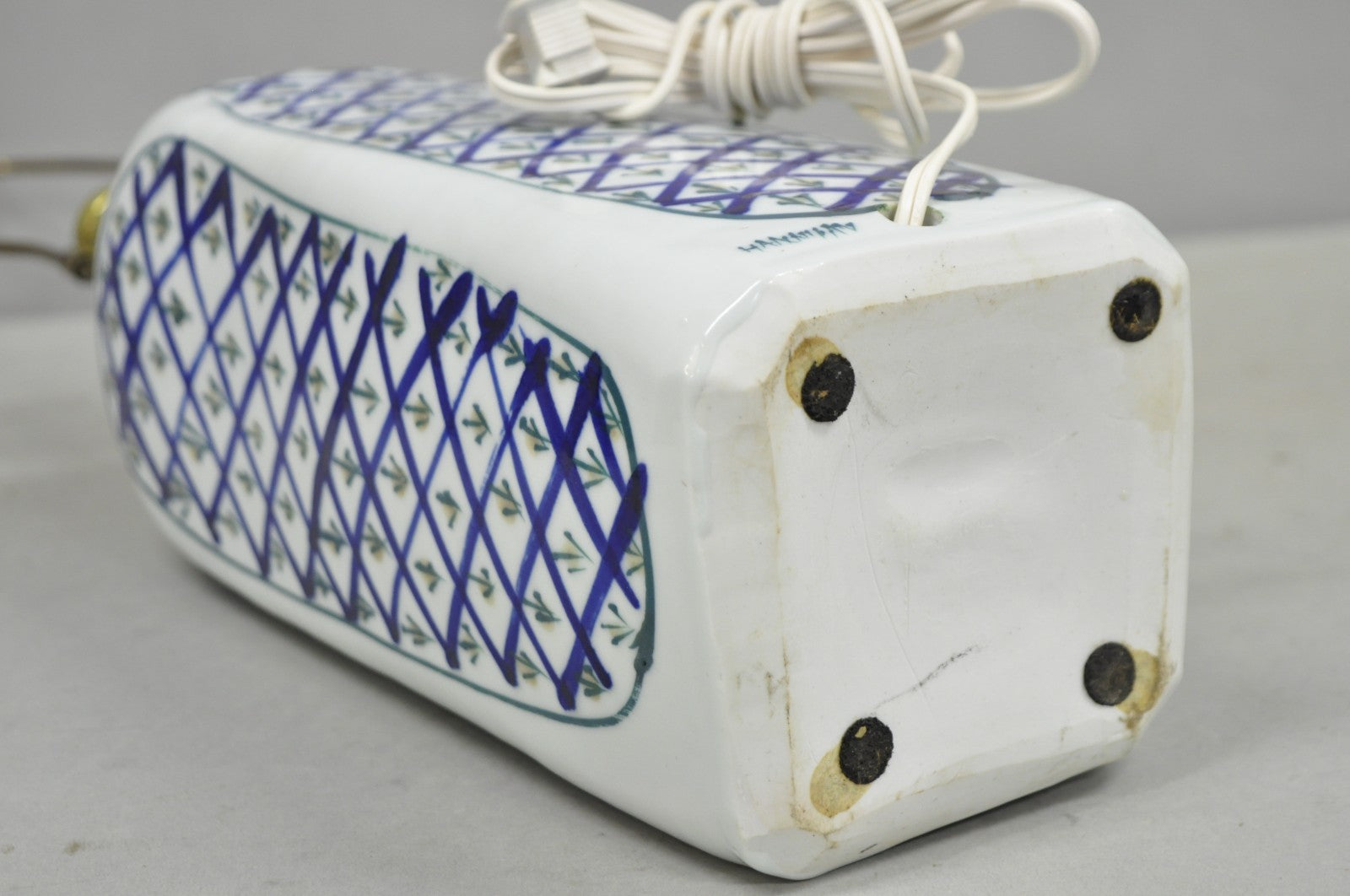 Vintage Chinoiserie Japanese Blue White Porcelain Hand Painted Vase Table Lamp