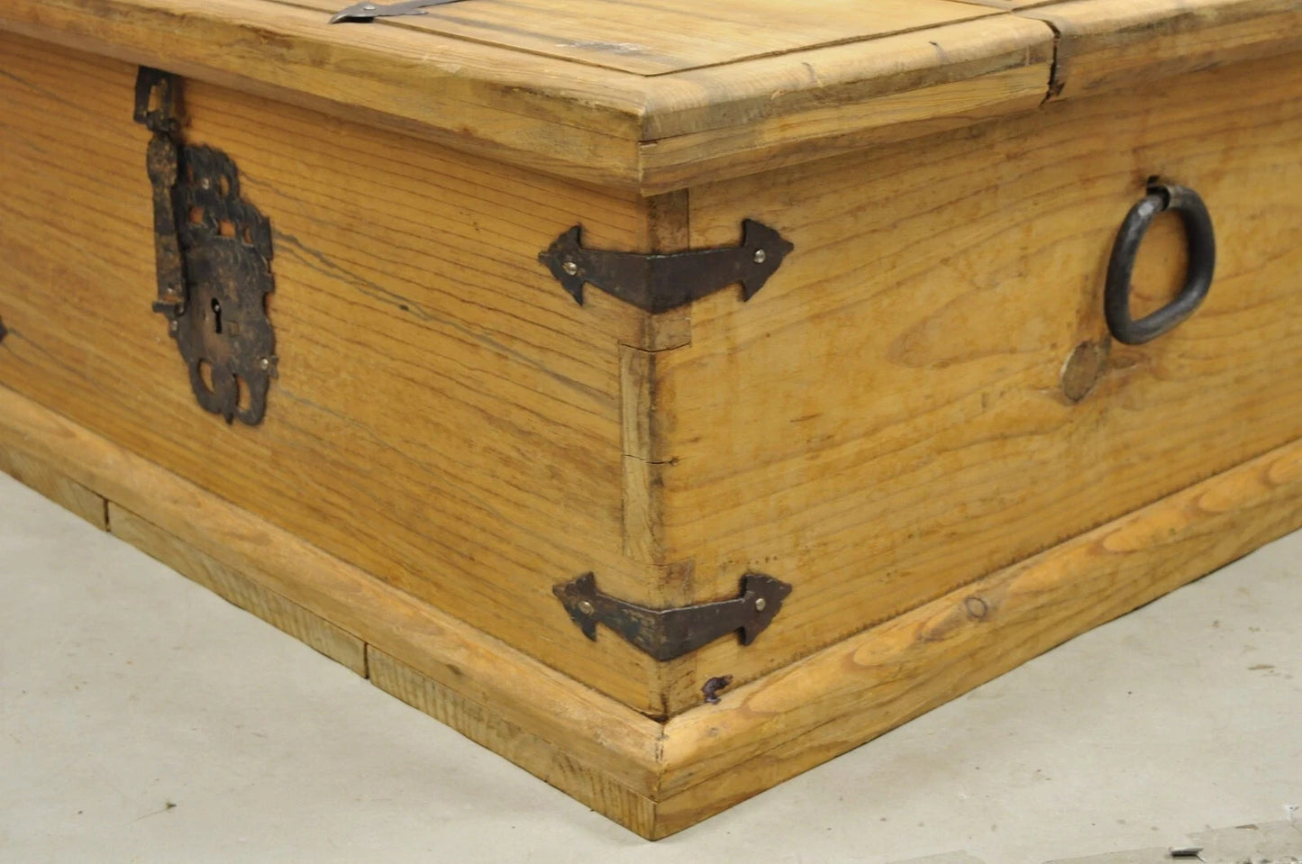 Farmhouse Renaissance Style Mexican Double Lid Wooden Coffee Table Storage Trunk