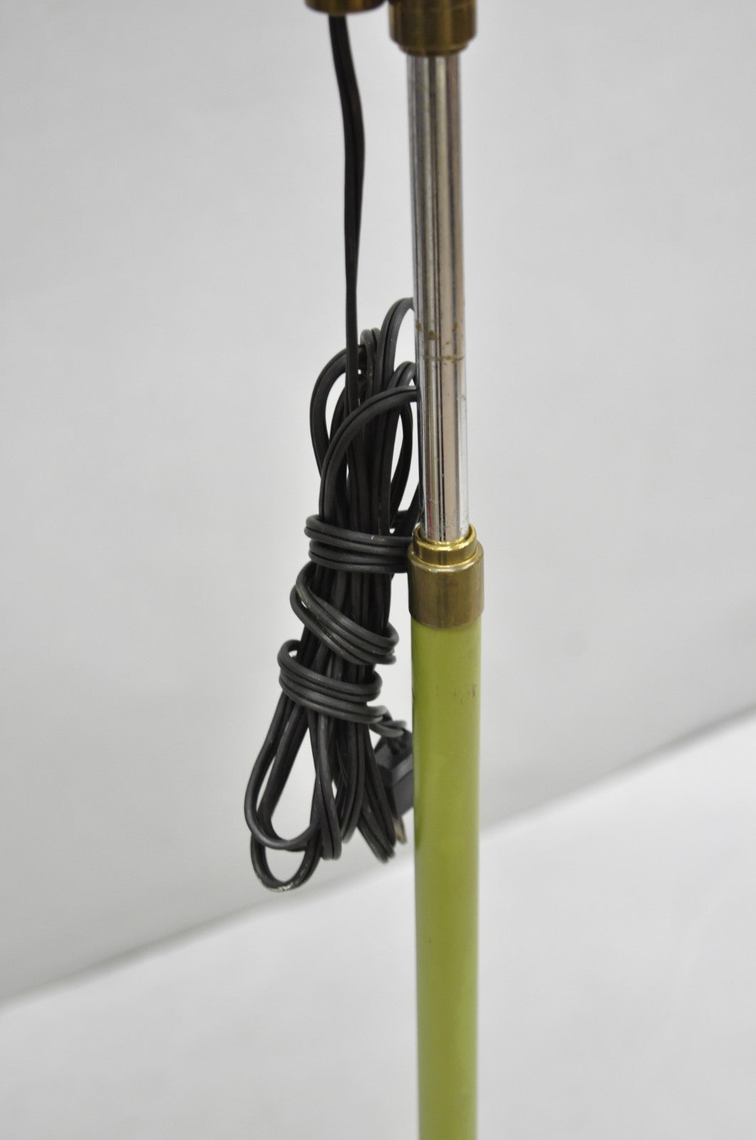 Vintage Mid Century Modern Avocado Green Adjustable Flying Saucer Floor Lamp