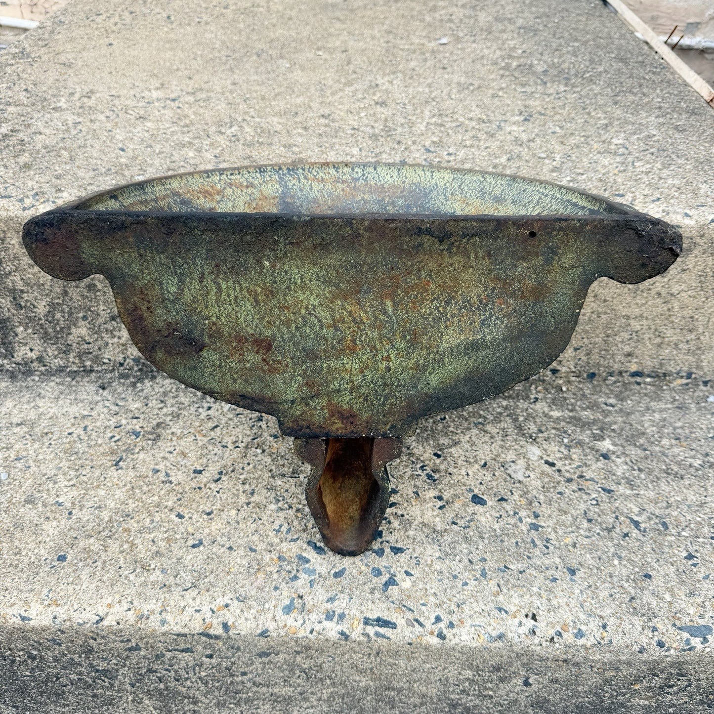 Neoclassical Style Cast Iron Wall Fountain Bowl Urn Lavabo Garden Planter Pot