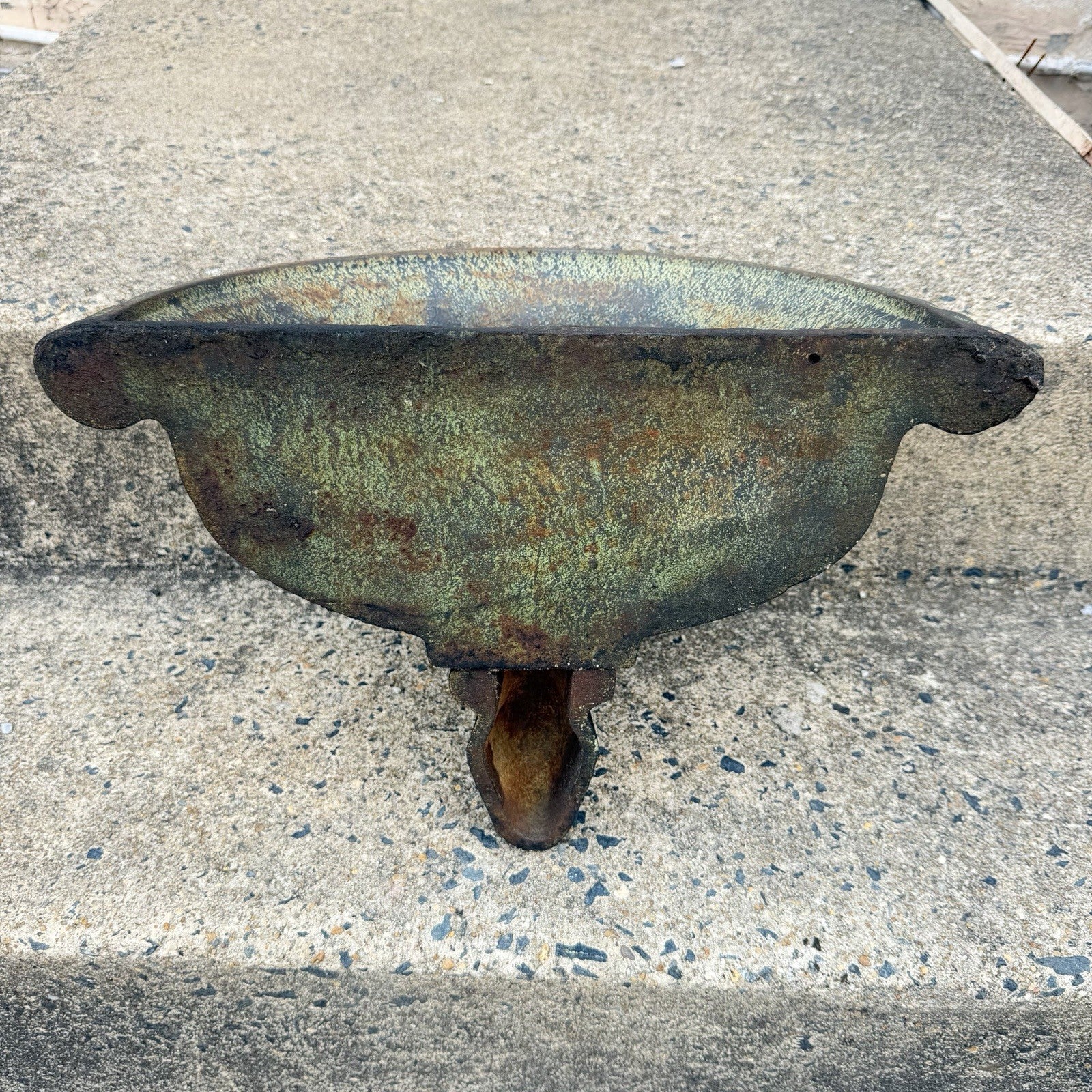 Neoclassical Style Cast Iron Wall Fountain Bowl Urn Lavabo Garden Planter Pot