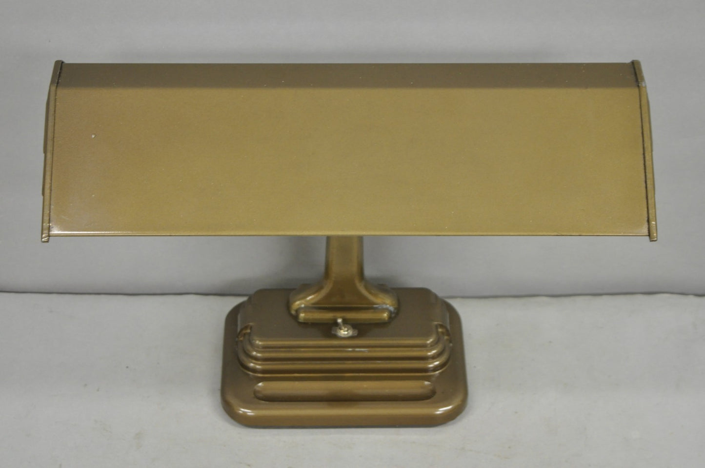 Vintage Mid Century Modern Art Deco Metal Bronze Finish Bankers Table Desk Lamp