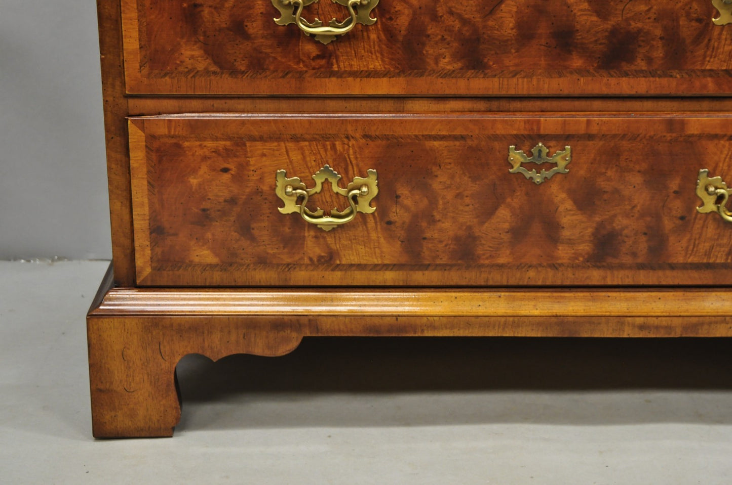 Henredon Aston Court Burl Wood Georgian Style Mahogany Long Dresser Credenza