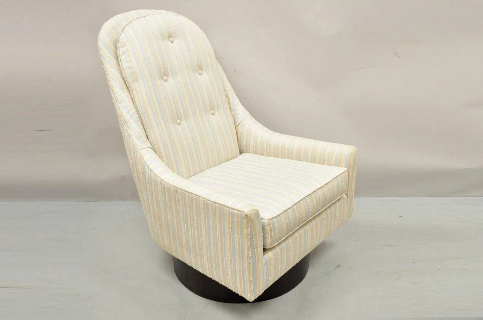 Mid Century Modern Milo Baughman Style Wooden Swivel Base Club Lounge Chair