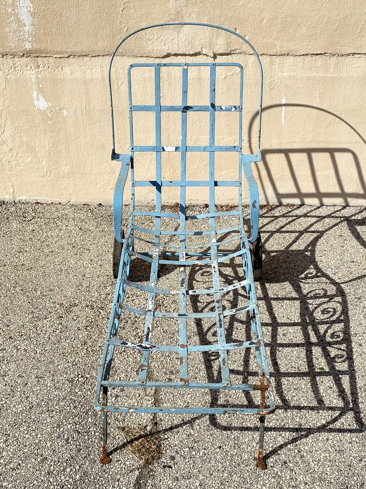 Vintage Salterini Art Nouveau Scrolling Wrought Iron Garden Patio Chaise Lounge