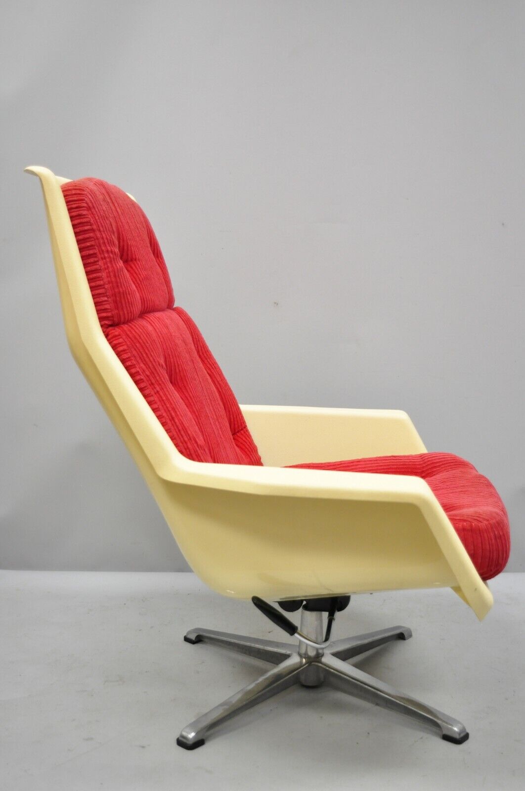 Overman Sweden Mid Century Modern Molded Plastic Swivel Tilt Lounge Chair