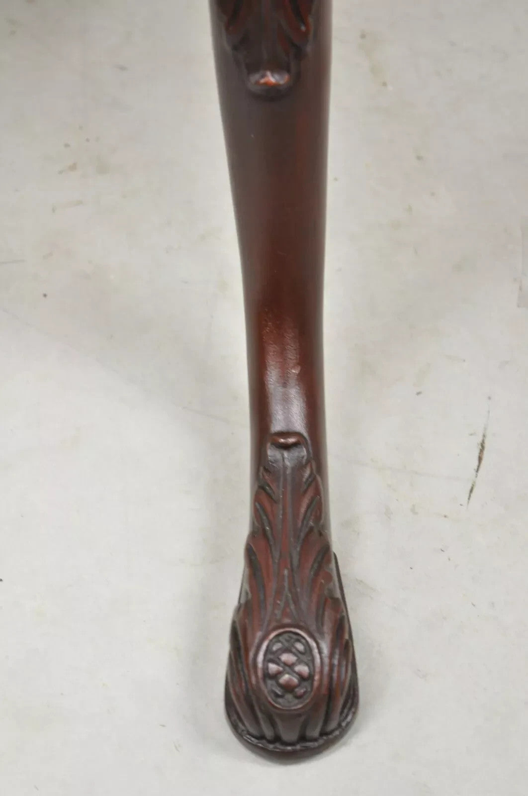 Vintage Crotch Mahogany Chippendale Style Pie Crust Pedestal Side Tea Table