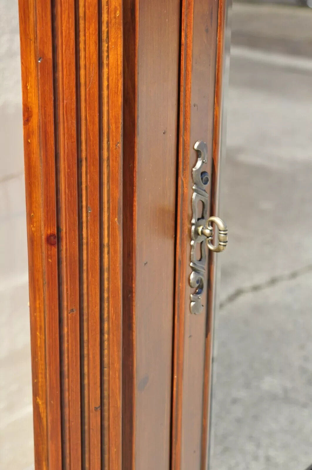 Italian Mediterranean Style Shell Carved Pine Wood Corner China Cabinet Cupboard