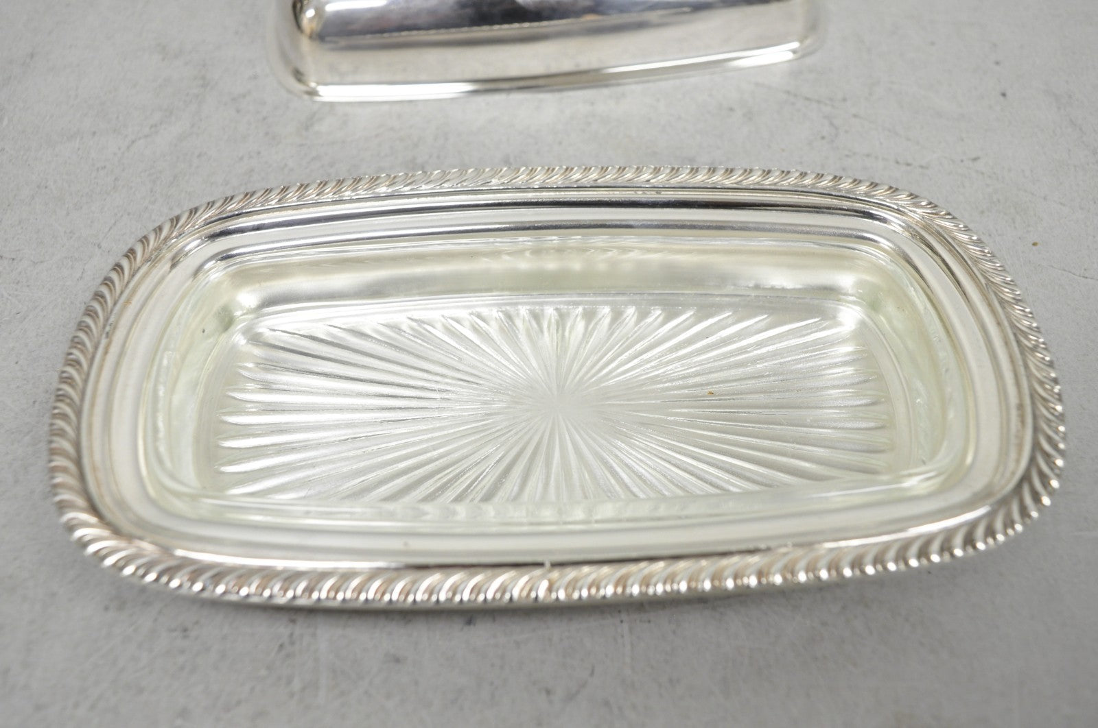 Vintage Oneida Silver Plated Covered Butter Dish w/ Glass Liner (A)