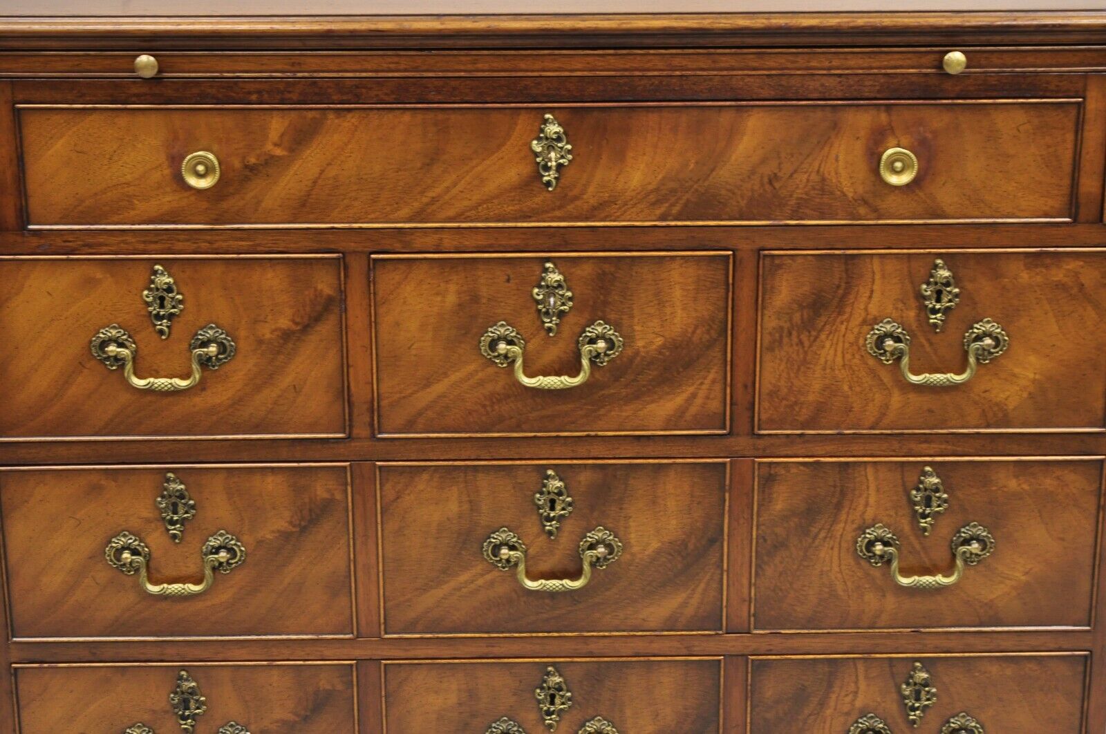 Beacon Hill Georgian Style Mahogany Commode Bachelor Chest of Drawers Server