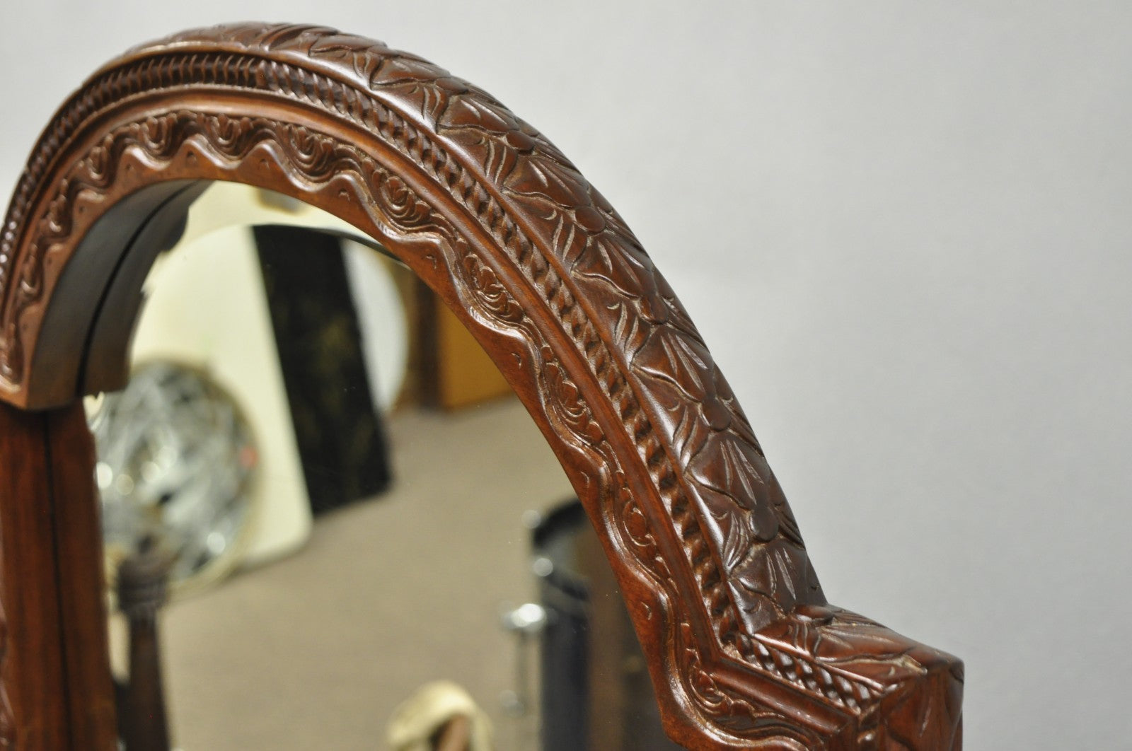 Wellington Carved Mahogany Frame Italian Renaissance Tall Dressing Cheval Mirror