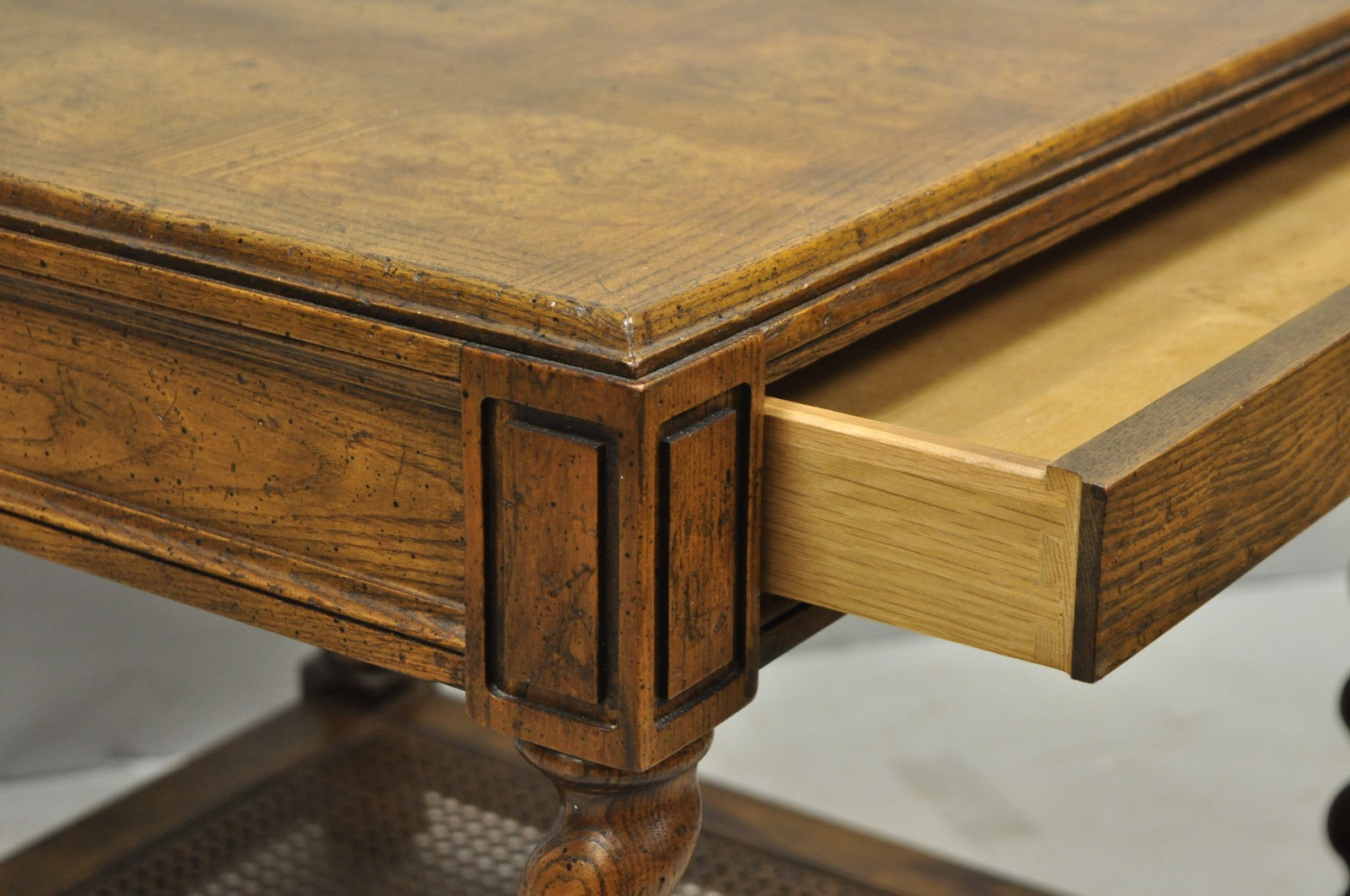 Vintage Baker Barley Twist Oak & Burlwood Parquetry Inlay Square Lamp Side Table